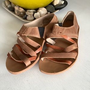 Sorel Lake Shore Leather Strappy Sandals Flats